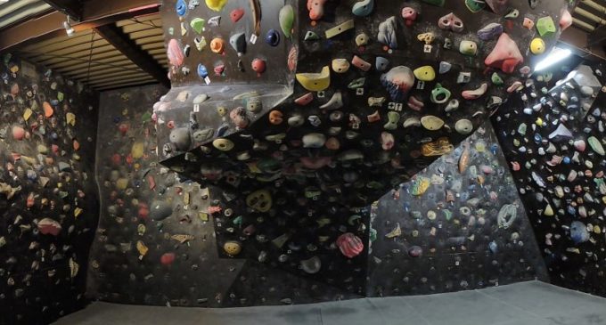 山梨県のクライミング施設「クライミングジム Activ-A（アクティバ）」